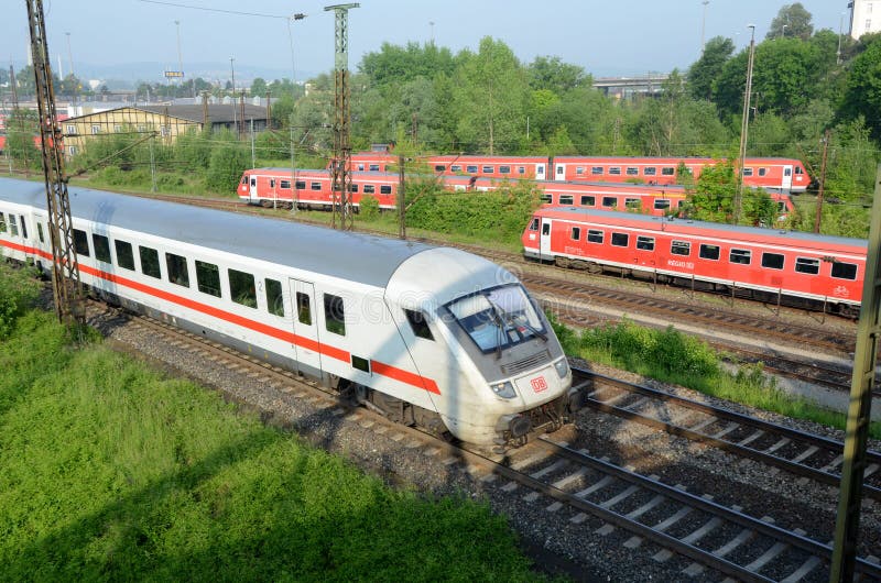 Fija el tren de pasajeros en la terminal - Ulm