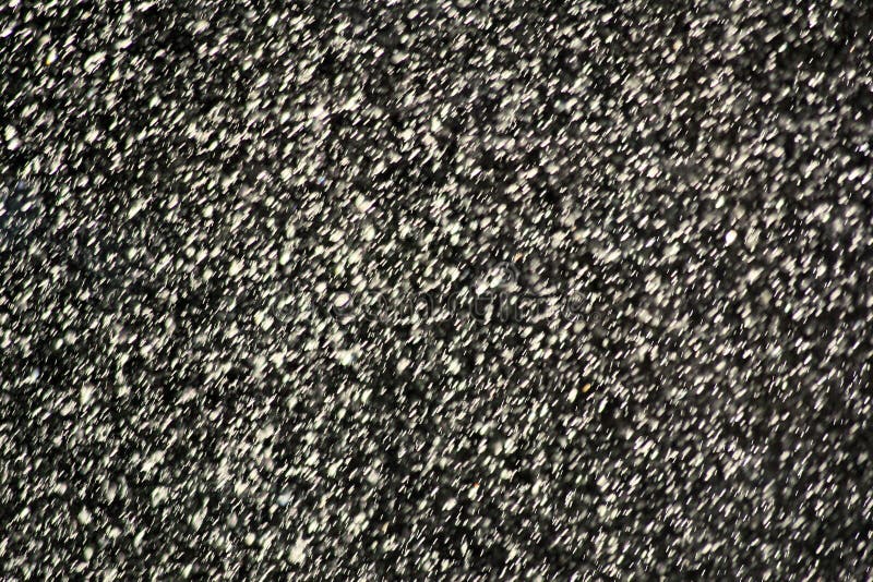 Fijne regenval op een donkere achtergrond Abstract achtergrond stock afbeeldingen Fijne regenval op een donkere achtergrond Abstract achtergrond stock afbeeldingen