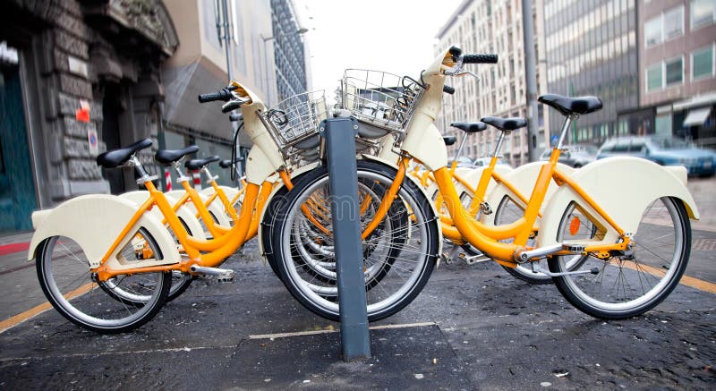 Linha de bicicletas para alugar imagens de stock royalty free