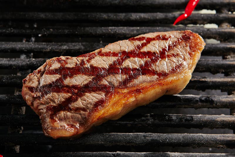 Filete de carne de vaca asado a la parrilla entero caliente de Chivas imágenes de archivo libres de regalías Filete de carne de vaca asado a la parrilla entero caliente de Chivas imágenes de archivo libres de regalías