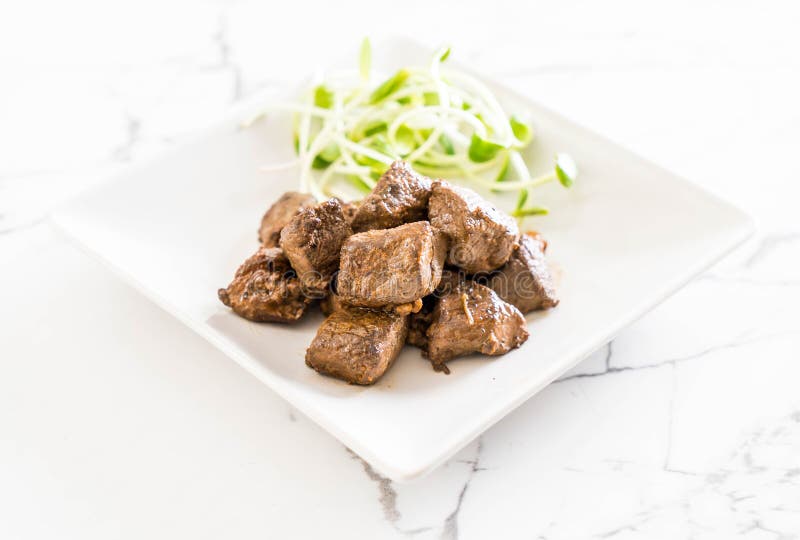 Filete de carne de vaca con la verdura imagenes de archivo Filete de carne de vaca con la verdura imagenes de archivo