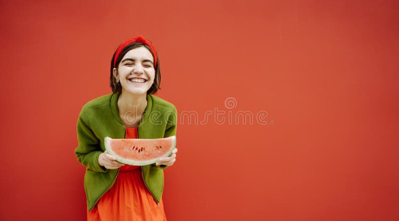 Artiste Au Processus Fonctionnant Jeune Femme Creant La Peinture Piece D Atelier Avec Les Bustes Legers Et Classiques De Sculptur Photo Stock Image Du Femme Amour Artiste Au Processus Fonctionnant Jeune Femme Creant La Peinture Piece D Atelier Avec Les Bustes Legers Et Classiques De Sculptur Photo Stock Image Du Femme Amour