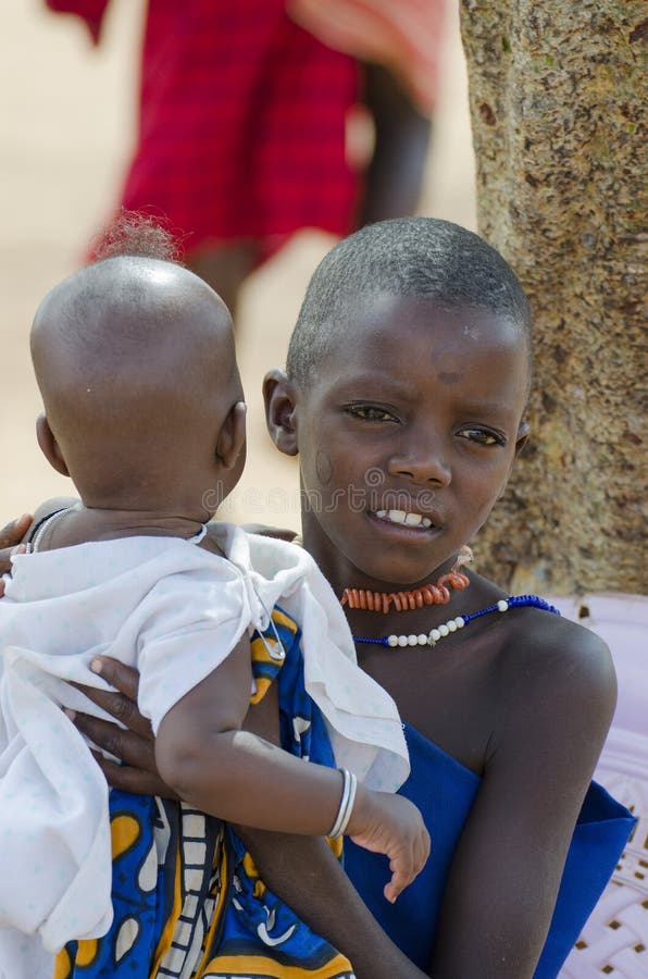 Fille avec le bébé photo stock