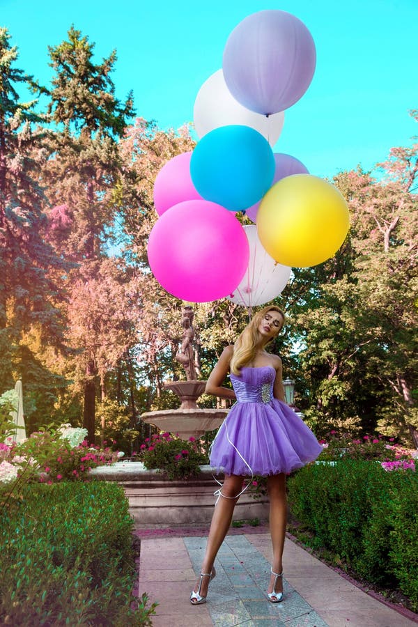 Birthday Girl Happy Young Woman With Colorful Latex Balloons Outdoor Trendy Wedding Style Shot In Full Length Young Attractive Photo Stock Image Du Adulte Mode Birthday Girl Happy Young Woman With Colorful Latex Balloons Outdoor Trendy Wedding Style Shot In Full Length Young Attractive Photo Stock Image Du Adulte Mode