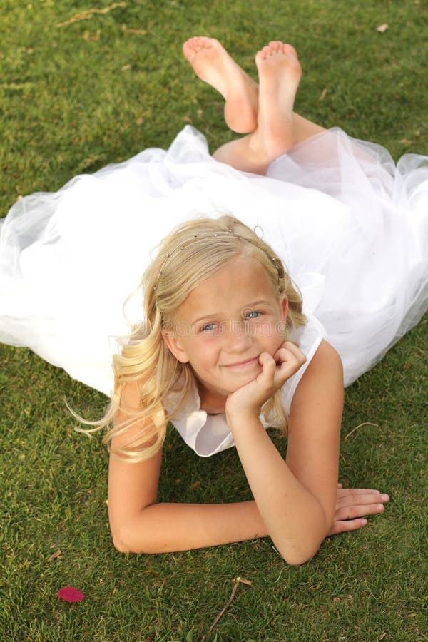 Fille dans le blanc images stock Fille dans le blanc images stock