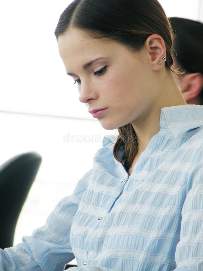 Fille dans le bureau photos stock Fille dans le bureau photos stock