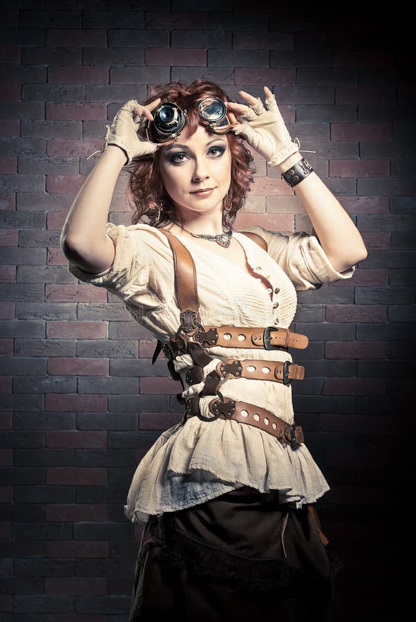 Fille de Steampunk avec des lunettes photos libres de droits Fille de Steampunk avec des lunettes photos libres de droits