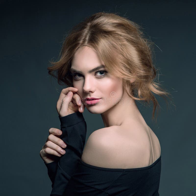 Fille en bonne santé de cheveux avec le maquillage images stock Fille en bonne santé de cheveux avec le maquillage images stock