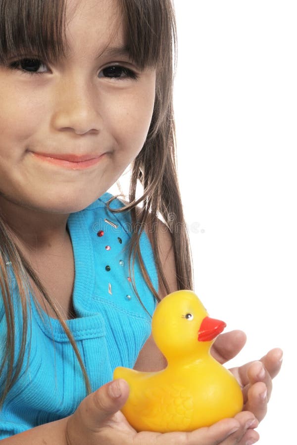 Fille hispanique avec le canard de jouet images stock Fille hispanique avec le canard de jouet images stock