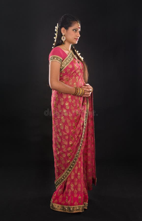 Fille Indienne Traditionnelle De Plein Corps Jeune Dans Le Sari Image Stock Image Du