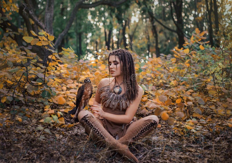 fille sauvage Agressif-sexuelle photographie stock libre de droits fille sauvage Agressif-sexuelle photographie stock libre de droits