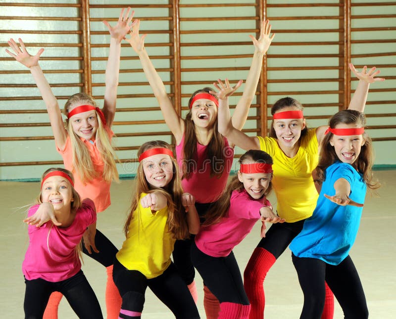 Filles sportives actives photo stock. Image du filles 23382370