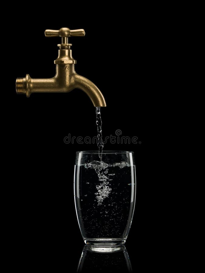 Filling by water of a glass from brass faucet
