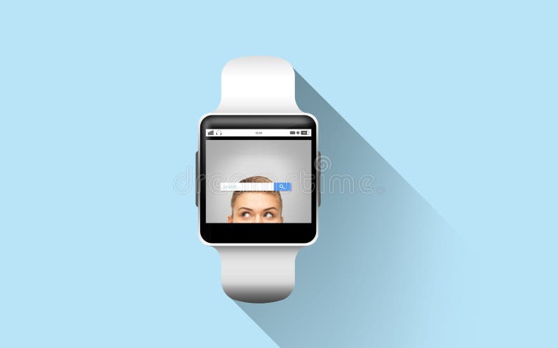 Fim acima do relógio esperto com a barra da busca do Internet fotografia de stock