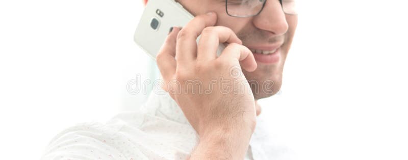 Fim acima Homem de neg?cios que fala no telefone m?vel imagem de stock royalty free Fim acima Homem de neg?cios que fala no telefone m?vel imagem de stock royalty free