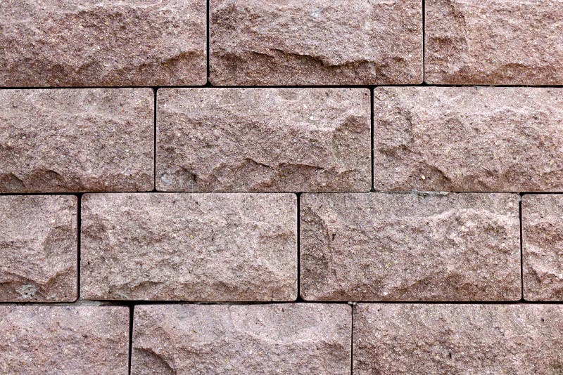 Fim cor-de-rosa sujo da cor dos tijolos enfrentando acima Textura de pedra áspera imagens de stock Fim cor-de-rosa sujo da cor dos tijolos enfrentando acima Textura de pedra áspera imagens de stock