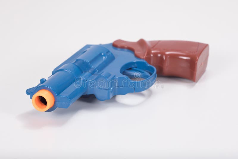 Foto de Pistola De Brinquedo De Plástico Preto Sobre Fundo Branco e mais  fotos de stock de Alvo - iStock