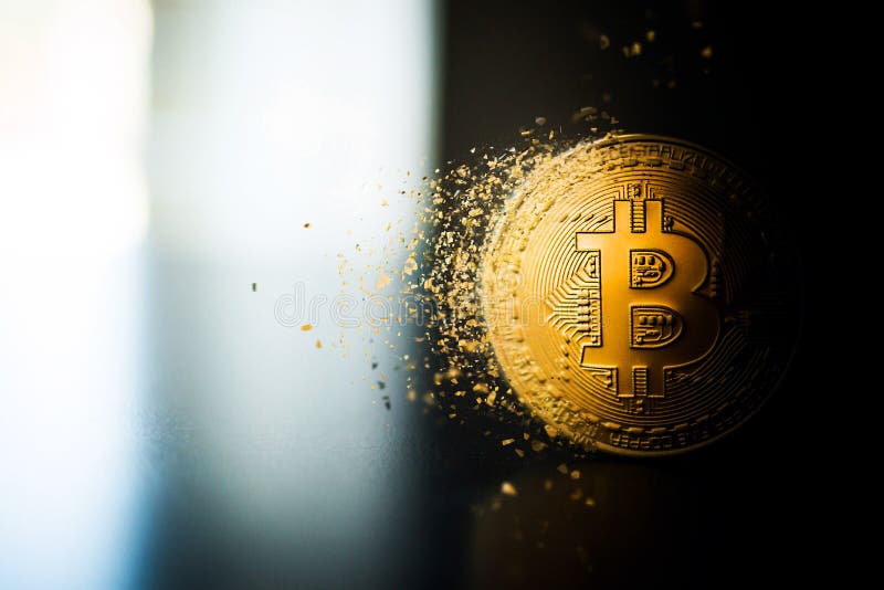 Fin simple de pièce de monnaie de bitcoin sur la disparition extérieure images libres de droits Fin simple de pièce de monnaie de bitcoin sur la disparition extérieure images libres de droits