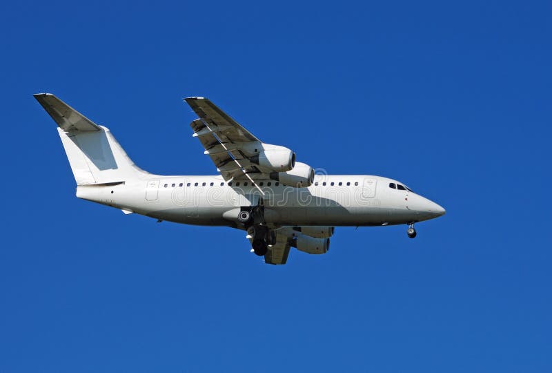 Blanco avión en último acercarse.