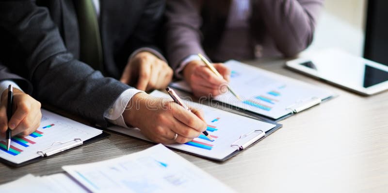 Financial analys desktop accounting charts