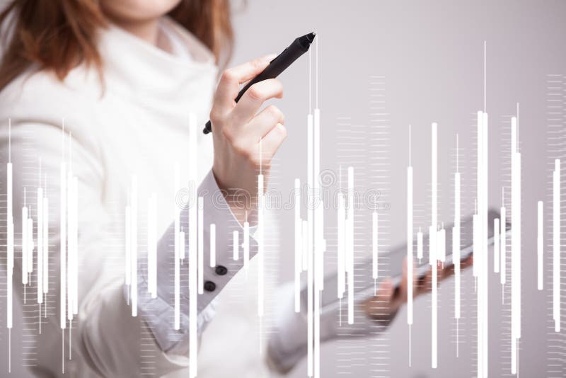 Finanzdaten-Konzept Frau, die mit Analytik arbeitet Diagrammdiagramminformationen über digitalen Schirm lizenzfreie stockbilder Finanzdaten-Konzept Frau, die mit Analytik arbeitet Diagrammdiagramminformationen über digitalen Schirm lizenzfreie stockbilder