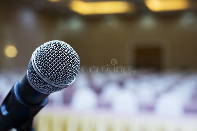 Fine in su Microfono nella sala per conferenze Riunione d'affari Addestramento del microfono fotografia stock libera da diritti Fine in su Microfono nella sala per conferenze Riunione d'affari Addestramento del microfono fotografia stock libera da diritti