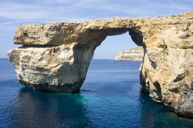 Finestra azzurrata, isola di Gozo, Malta. fotografie stock libere da diritti Finestra azzurrata, isola di Gozo, Malta. fotografie stock libere da diritti