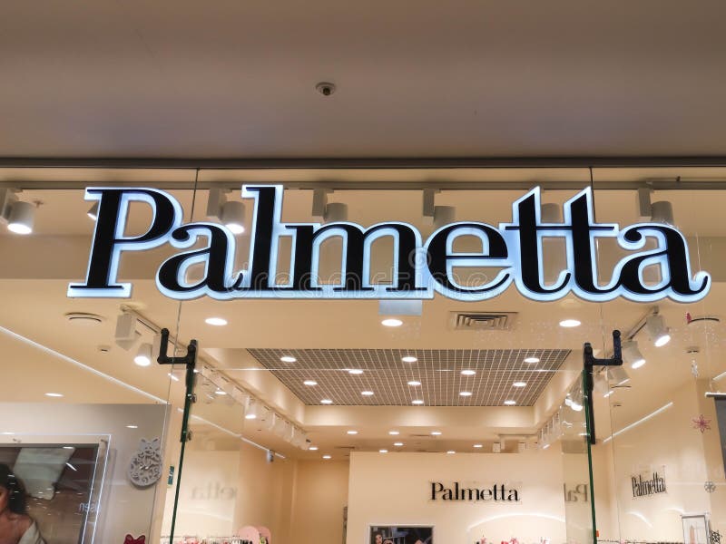 Finestra del negozio Palmetta underwear nel centro commerciale il 15 gennaio 2020 in Russia, Kazan, Ibragimov Avenue 56 immagini stock Finestra del negozio Palmetta underwear nel centro commerciale il 15 gennaio 2020 in Russia, Kazan, Ibragimov Avenue 56 immagini stock
