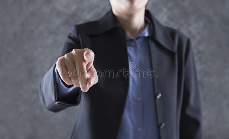 finger av affärsmannen som pekar till dig för bruk som handen som skjuter till arkivfoto finger av affärsmannen som pekar till dig för bruk som handen som skjuter till arkivfoto