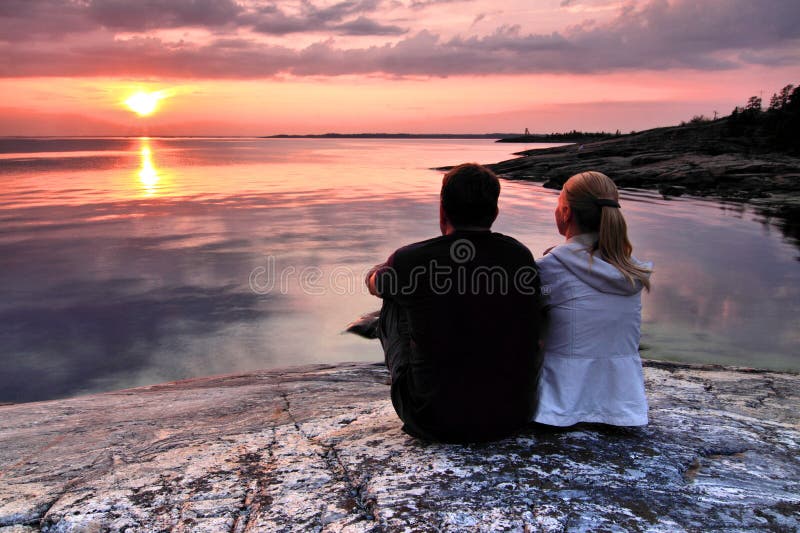 Finlandia: Puesta del sol por el golfo de Finlandia fotografía de archivo Finlandia: Puesta del sol por el golfo de Finlandia fotografía de archivo