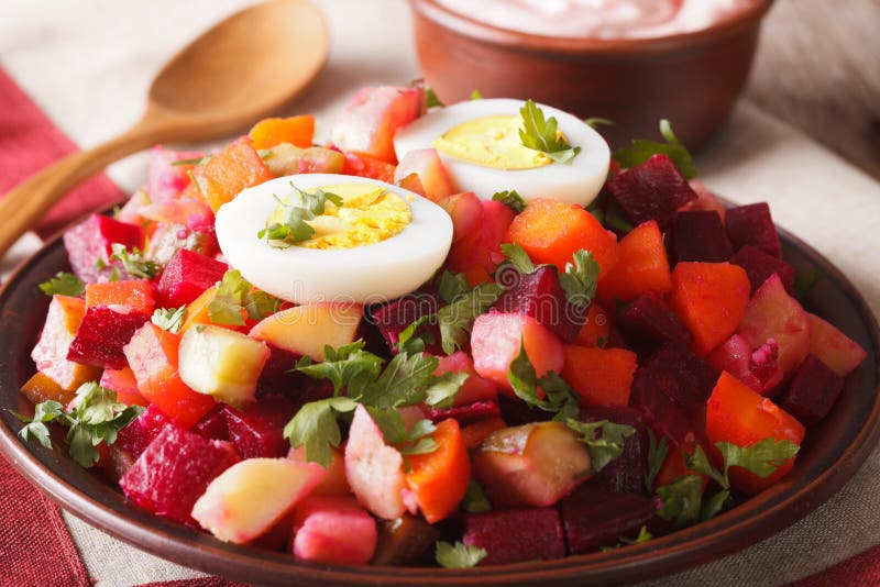 Finnisches rosolli Salatgemüse verzierte Einahaufnahme horizo stockbilder Finnisches rosolli Salatgemüse verzierte Einahaufnahme horizo stockbilder