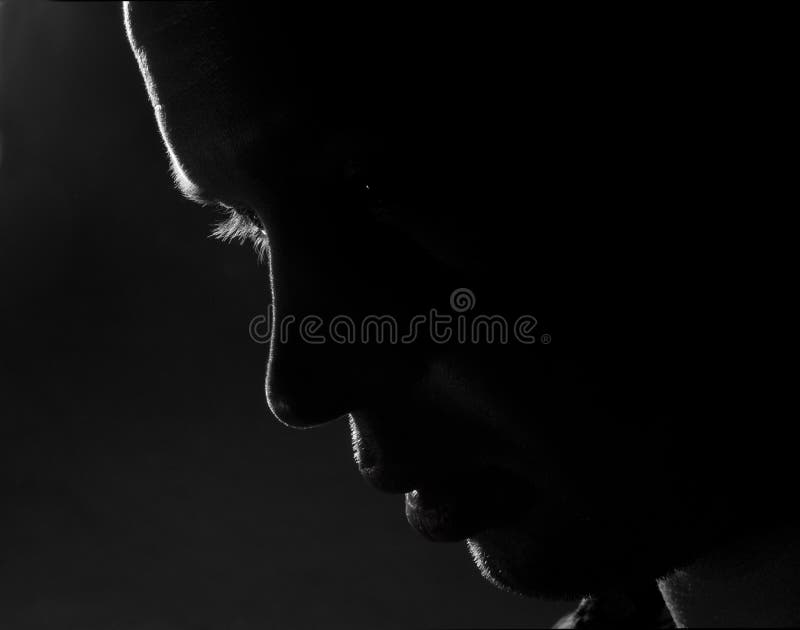 Perfil Triste Do Homem, Homem Escuro Do Indivíduo Na Depressão, Olhar Preto  E Branco, Sério Imagem de Stock - Imagem de tristeza, cara: 106974065