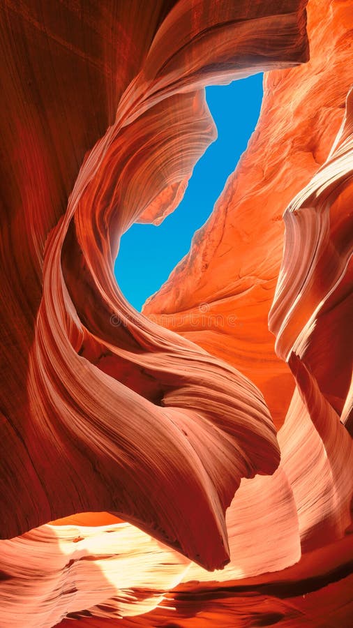 Fino a cielo blu, canyon più basso dell'antilope, Arizona fotografie stock Fino a cielo blu, canyon più basso dell'antilope, Arizona fotografie stock