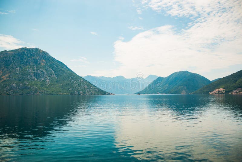 Fiordo di Cattaro nel Montenegro, Europa immagine stock libera da diritti Fiordo di Cattaro nel Montenegro, Europa immagine stock libera da diritti