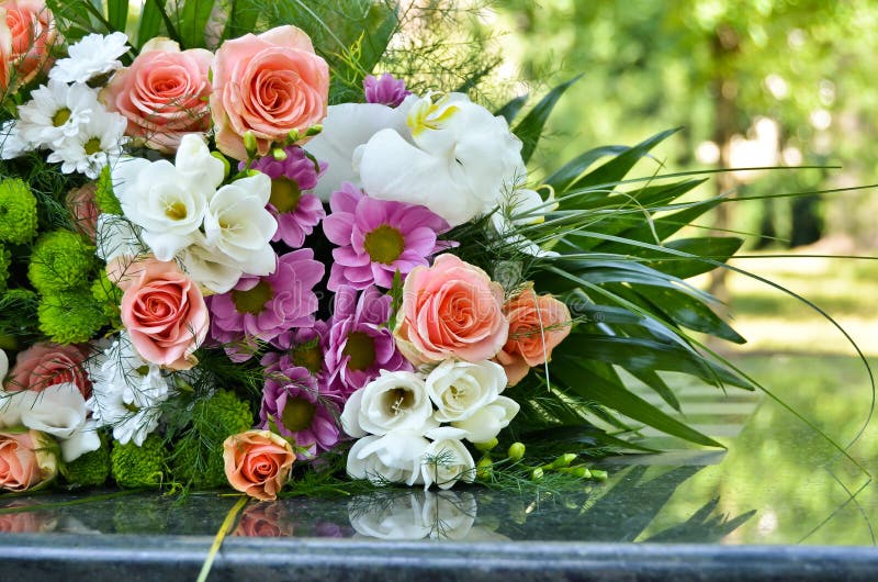 Fiori di cerimonia nuziale - esterni immagine stock