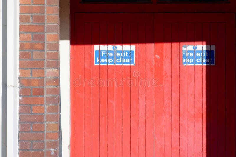 fire-exit-keep-clear-sign-on-construction-building-site-door-stock