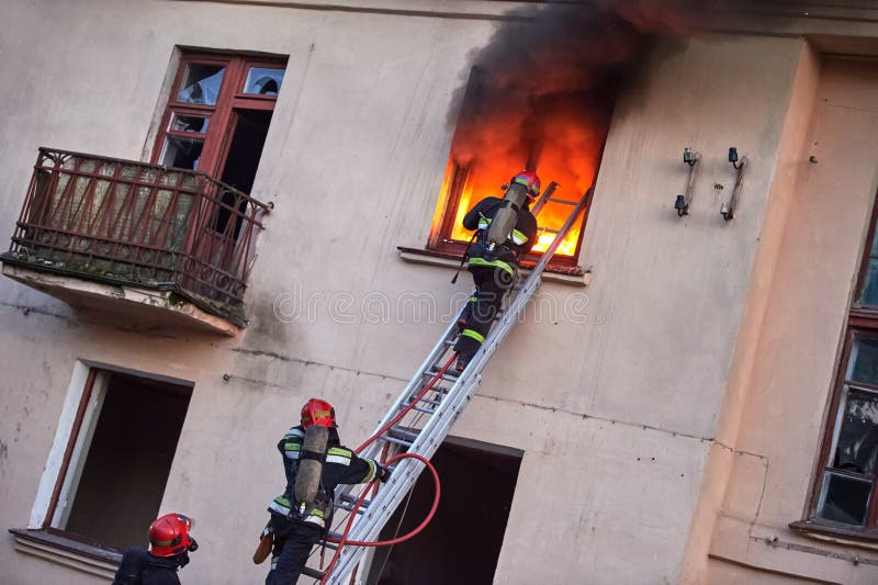 Firemansteam tijdens brandbestrijding