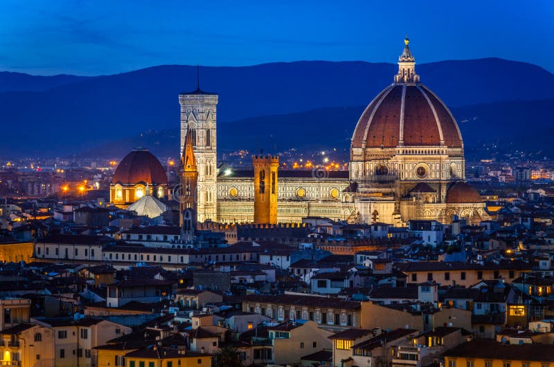 Firenze alla notte fotografie stock libere da diritti Firenze alla notte fotografie stock libere da diritti