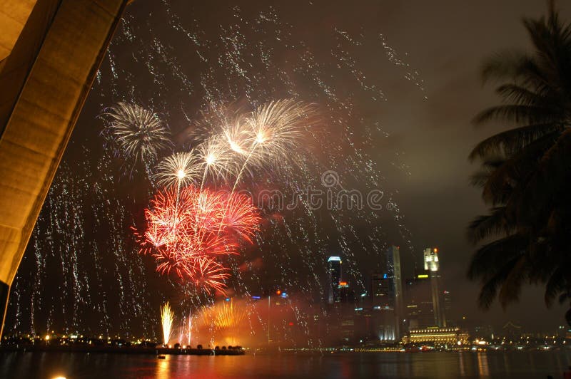 Fuegos artificiales sobre el bahía,.