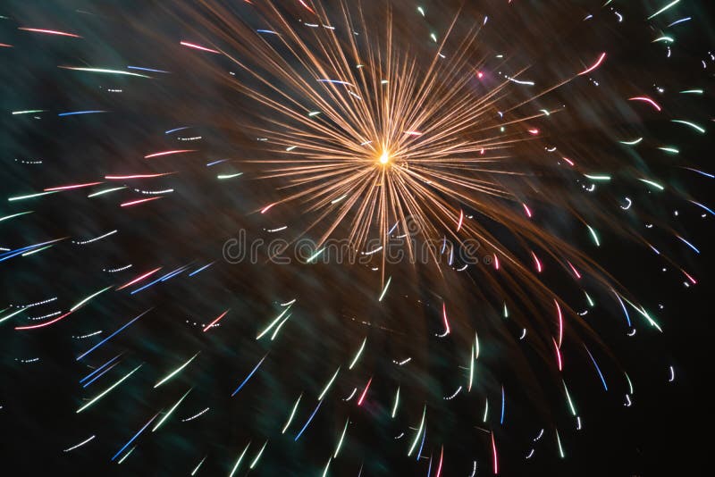 Fireworks на черном фоне стоковая фотография Fireworks на черном фоне стоковая фотография