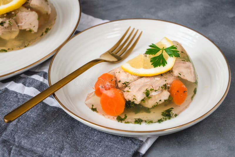 Fische im Aspik stockfoto. Bild von platte, abendessen - 17359604 Fische im Aspik stockfoto. Bild von platte, abendessen - 17359604