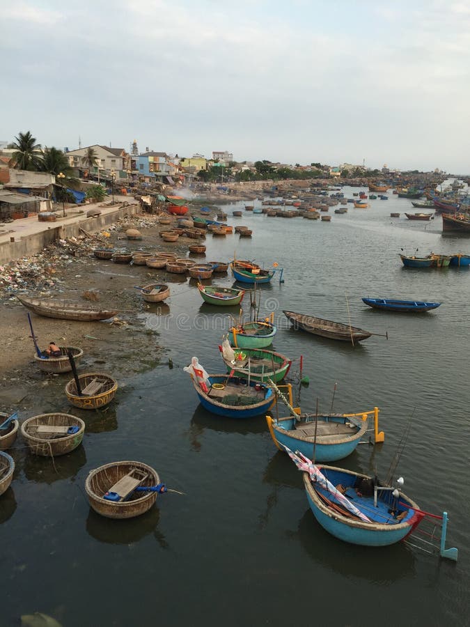 Fischerdorf In Phan  Thiet  Vietnam  Redaktionelles Bild 