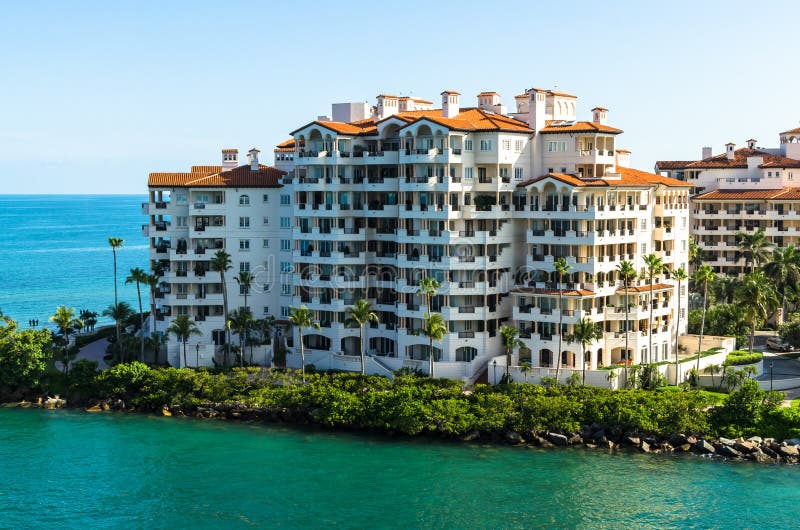 Fisher Island En El Condado De Miami-dade, Situado En La Isla De La Barrera Miami, La Florida Meridional, Los .U. Imagen de archivo - Imagen de isla, horizonte: 151665627 Fisher Island En El Condado De Miami-dade, Situado En La Isla De La Barrera Miami, La Florida Meridional, Los .U. Imagen de archivo - Imagen de isla, horizonte: 151665627