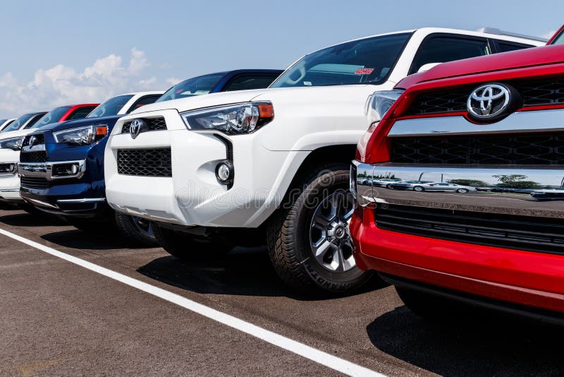 Fisher - vers en août 2018 : Nouveaux véhicules sur l'affichage à une voiture et à un concessionnaire V de Toyota de SUV