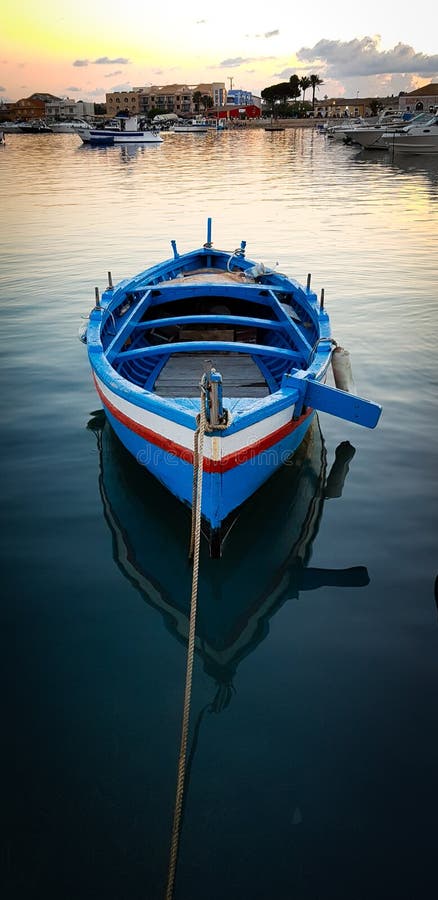 Fisherman& x27 βάρκα του s στοκ φωτογραφίες με δικαίωμα ελεύθερης χρήσης