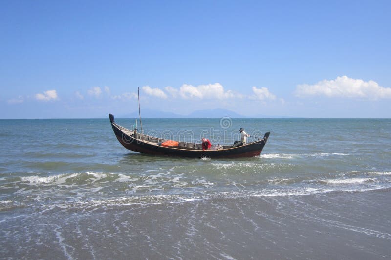 A Traditional Fishing Boat on the Alue Naga Beach, Banda Aceh, Indonesia,  Which is Starting To Move Away from the Shoreline To Pre Editorial Stock  Photo - Image of starting, seinetype: 215657703
