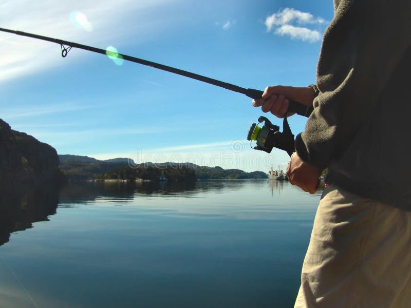 Ragazzo pesca, Bergen, in Norvegia.