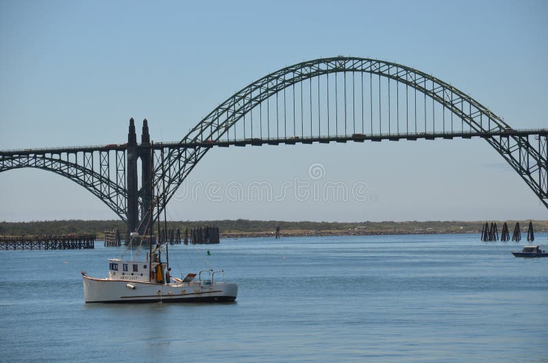 Fishing Boat returns to Newport, Oregon