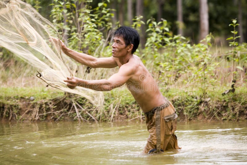 Fishing with a throw net