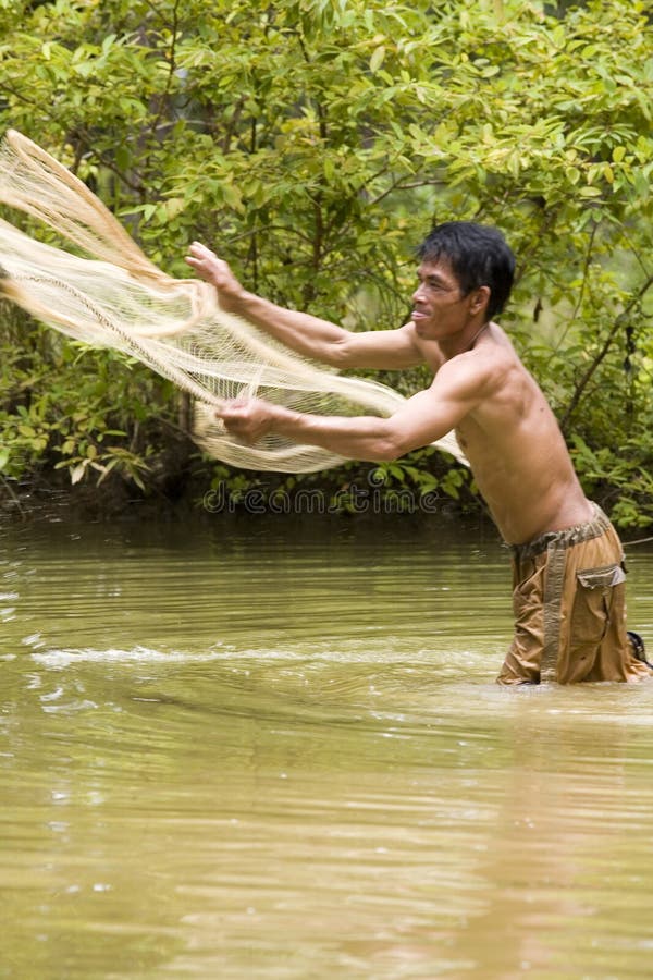 Fishing with a throw net